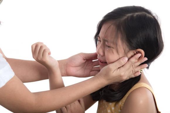 dạy trẻ, trẻ nghe lời thầy cô, trẻ không nghe lời cha mẹ, giáo dục trẻ