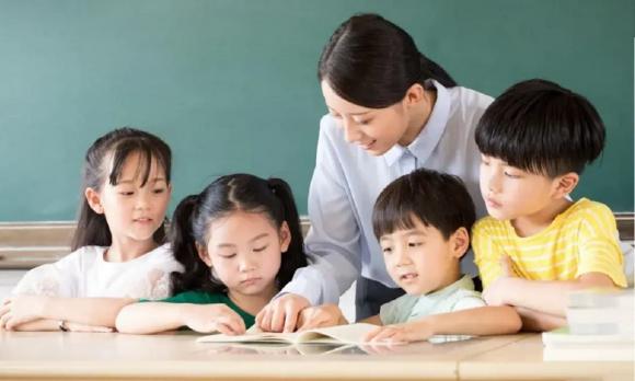 dạy trẻ, trẻ nghe lời thầy cô, trẻ không nghe lời cha mẹ, giáo dục trẻ