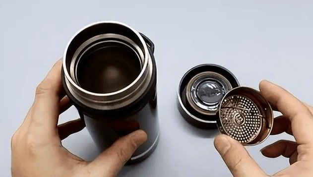 "Bí mật đen tối" của bình giữ nhiệt, nhiều người không biết vô tư dùng, chẳng trách bệnh từ miệng vào - Ảnh 1.