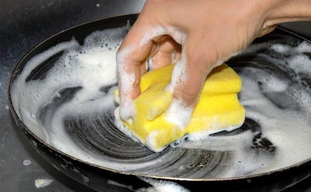 Cặp vợ chồng 30 tuổi cùng mắc ung thư dạ dày do thói quen rửa bát nhiều người cũng có - Ảnh 1.