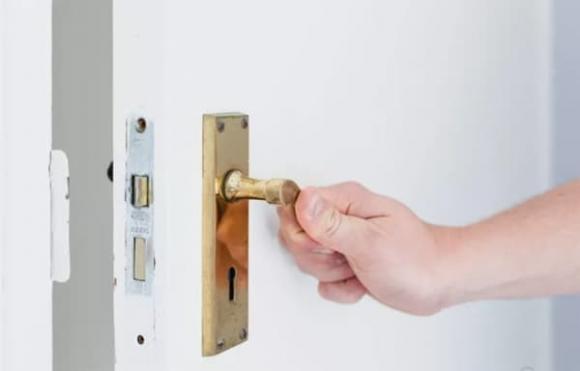 Đóng kín cửa, bật điều hòa, sai lầm khi dùng điều hòa