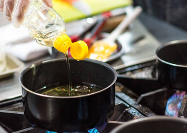 6 loại dầu ăn có thể làm tăng nguy cơ mắc 4 loại ung thư, nhà nào cũng dùng- Ảnh 1.