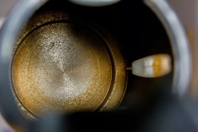 Xin lỗi mấy cũng ngay 4 loại ấm siêu tốc này! Mỗi lần nước uống vào là mỗi lần bong bóng ung thư- Ảnh 1.