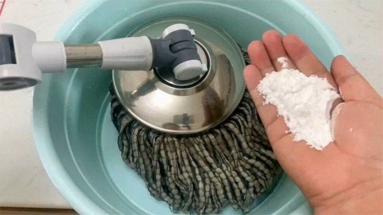 Bằng cách kết hợp các thành phần trên vào nước lau sàn, bạn sẽ có một phương pháp làm sạch sàn nhà hiệu quả và đảm bảo sàn luôn sạch sẽ và không bám bụi lại.