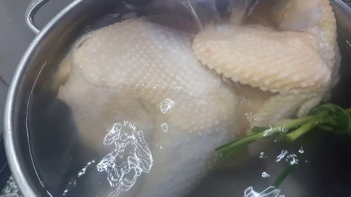 Luộc ngập nước với nồi đủ rộng