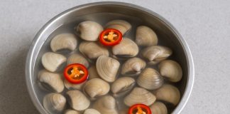 Mẹo làm sạch ngao khỏi cát chỉ trong 5 phút: Đơn giản, hiệu quả, không cần ngâm lâu