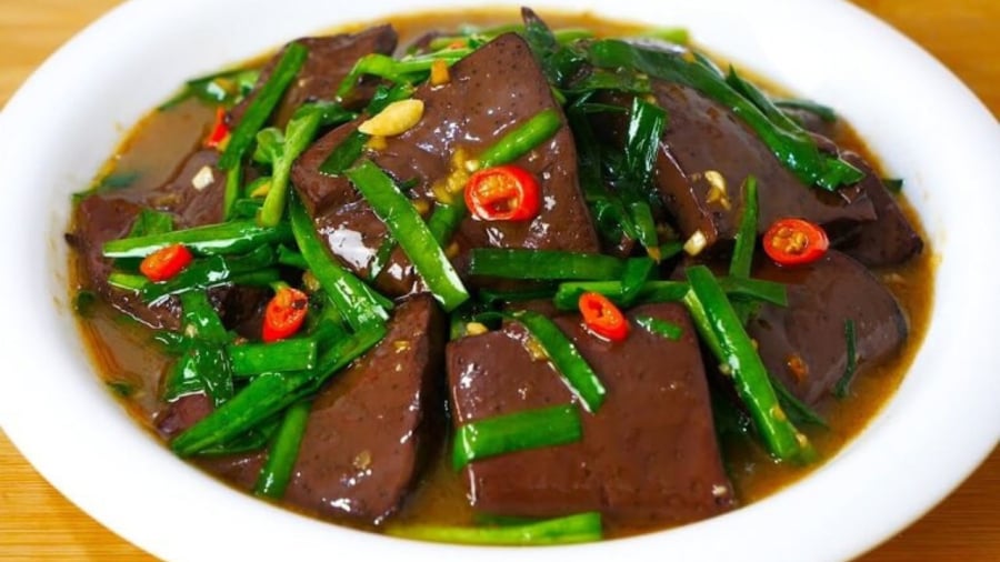 Tiết lợn ăn rất tốt cho sức khỏe nhưng đại kỵ với 5 người này, cần tránh xa!