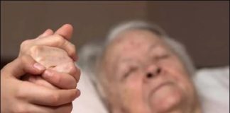 Cha mẹ có 4 hiện tượng này chứng tỏ họ sắp ra đi, con cháu phải chuẩn bị