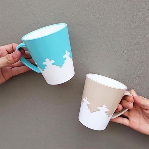 Cốc nhựa là lựa chọn quen thuộc của nhiều bạn trẻ, thậm chí cả trẻ em.