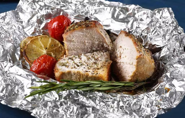 3 thực phẩm tuyệt đối không nên bọc trong giấy bạc: Mất ngon còn nuốt vào toàn chất độc!- Ảnh 1.