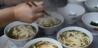 Vì sao bữa sáng không nên ăn mì? Không chỉ mì, 3 loại thực phẩm này cũng cần tránh xa