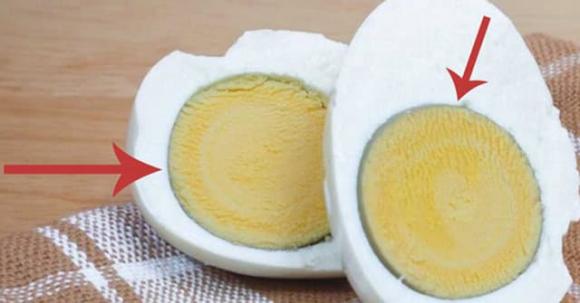 Việc chuyển màu xanh này do phản ứng các thành phần trong trứng vì bị luộc quá lâu và không gây nguy hiểm