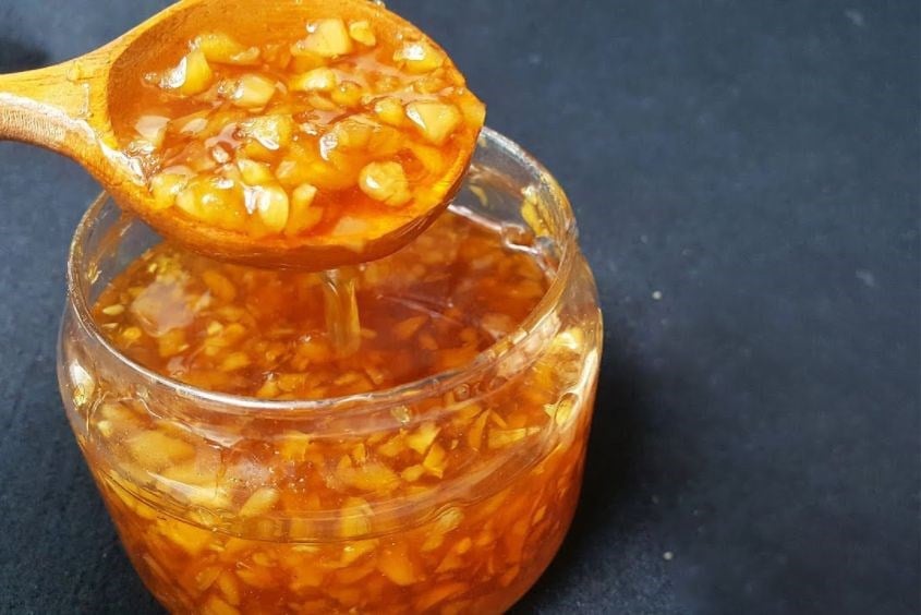 Hỗn hợp tỏi với mật ong dễ làm dễ bảo quản