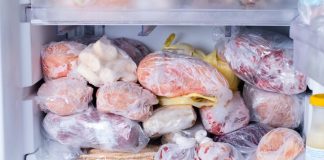 Nhiều người mắc K đại tràng, bác sĩ khuyên chớ dại ăn 3 món này khi để lâu trong tủ lạnh