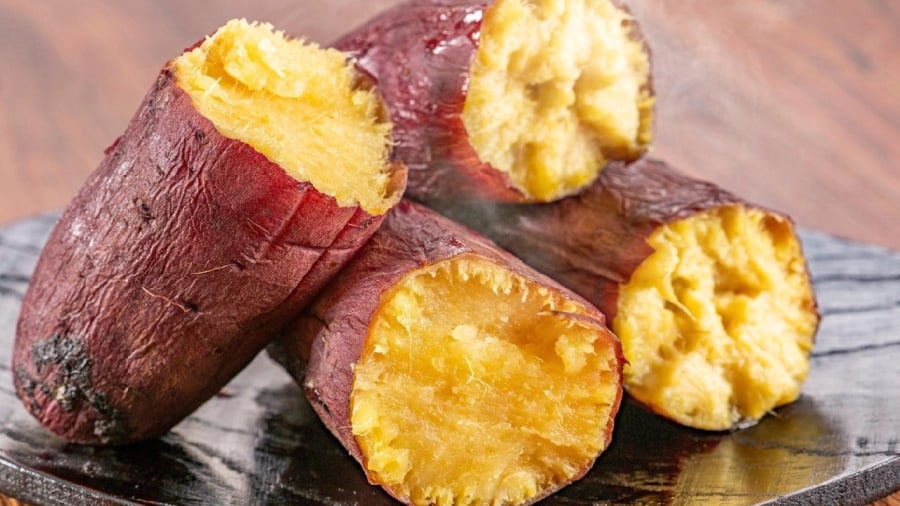 Khoai lang có thể sử dụng thay cơm trắng trong chế độ ăn giảm cân, giảm mỡ bụng.