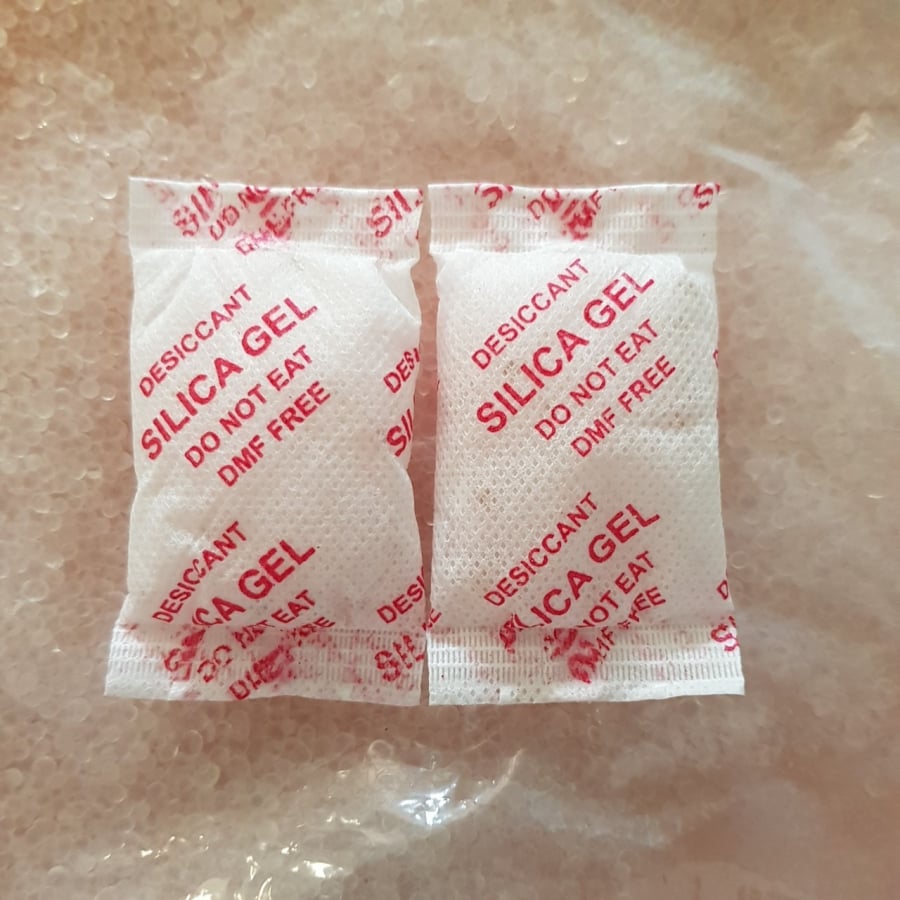 Với thực phẩm ăn dở, chỉ cần đặt lại gói hút ẩm vào bao rồi dùng kẹp miệng túi, độ giòn và chất lượng sẽ được giữ lâu hơn. Ảnh minh họa