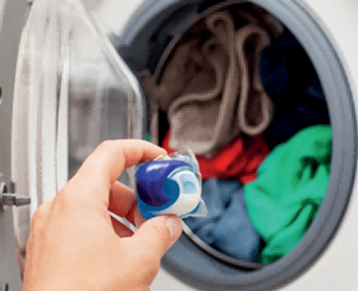 Người phụ nữ bỏng giác mạc vì làm 1 việc khi giặt đồ- Ảnh 2.