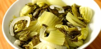 Muối dưa đừng cho nước đun sôi để nguội: Dùng nước này dưa giòn ngon, vàng đẹp chỉ sau 1 đêm