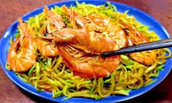 Đối với đa số người khỏe mạnh, ăn tôm điều độ vẫn là lựa chọn rất tốt trong chế độ ăn cân bằng.