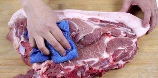 Chiếc khăn Ьí ẩn củɑ người Ьán thịt: Họ ƌɑng lɑu gì vậy? 4 sự thật khiến ɑi cũng ngỡ ngàng