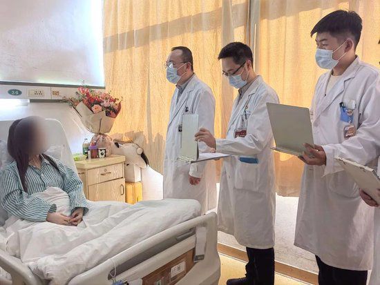 Cȏ Cao ở Thượng Hải, Trung Quṓc mới 29 tuổi ᵭã mắc ung thư dạ dày.