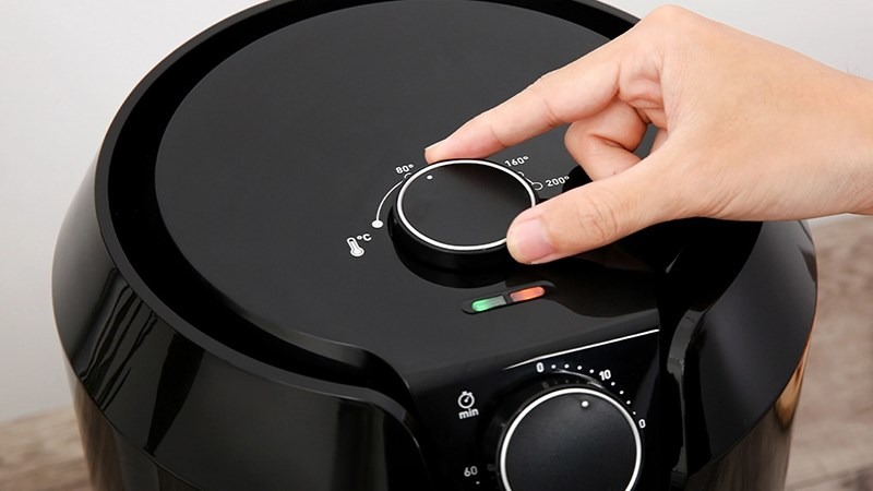5 SAI LẦM khiến nồi chiên không dầu nhanh hỏng và tốn điện gấp đôi- Ảnh 4.