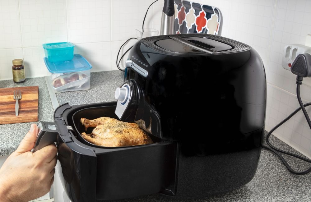 5 SAI LẦM khiến nồi chiên không dầu nhanh hỏng và tốn điện gấp đôi- Ảnh 5.