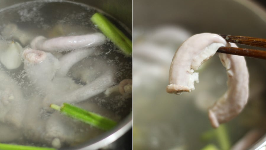 Bạn không nên luộc lòng lợn quá lâu vì như vậy miếng lòng sẽ bị dai.