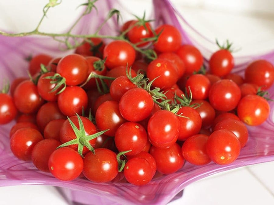 Cà chua bi cung cấp lượng vitamin C đáng kể, giúp tăng cường miễn dịch và hỗ trợ quá trình chống oxy hóa. 