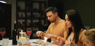 Ăn tối vào khoảng 18h30 hàng ngày có thể mang lại nhiều lợi ích tốt cho sức khỏe