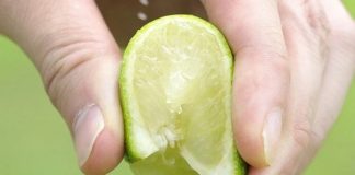 5 người nên uống nước chanh muối ấm thường xuyên