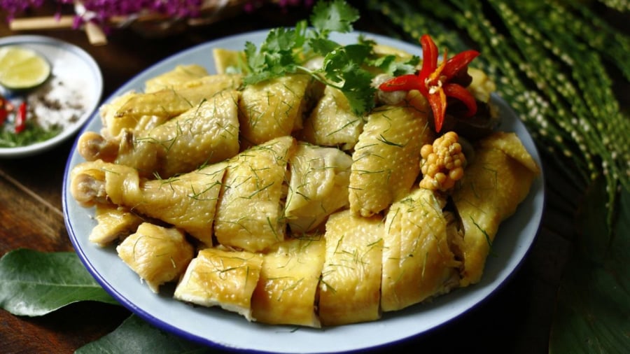 Có thể đem thịt gà luộc đi hấp cách thủy để làm nóng.