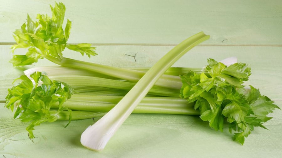 Rau cần tây chứa nhiều chất dinh dưỡng có lợi cho cơ thể, có tiềm năng trong việc chống ung thư.