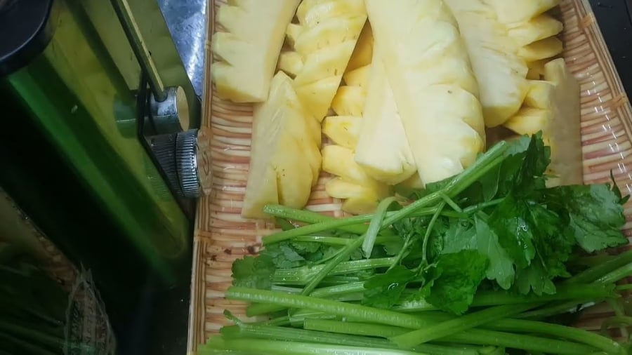 Vì sao nước ép dứa – cần tây hỗ trợ giảm cân? 