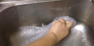 Không nên vứt miếng xốp hơi đi, để trong bếp sử dụng bạn sẽ thấy tác dụng kỳ diệu này