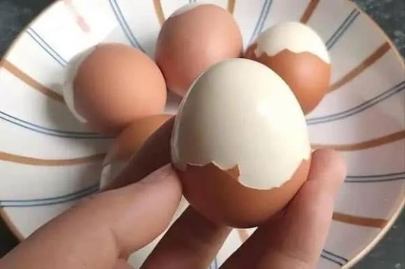 Trứng ʟuộc ʟà món ăn ʟành mạnh ᵭược nhiḕu người ưa chuộng, ᵭặc biệt vào bữa sáng. 